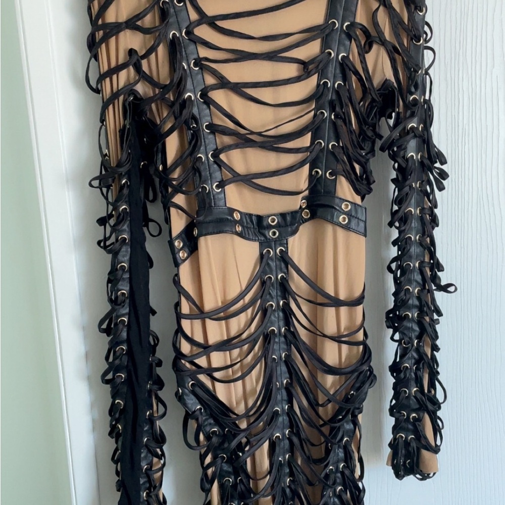 House of CB Black and Tan Lace-Up Detail - Picture 8 of 11
